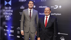 O atual presidente da ADVB/SC, Claiton Pacheco Galdino e Ricardo Barbosa Lima, futuro presidente da entidade.