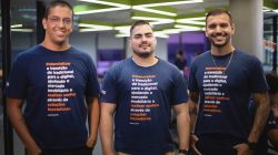 Foto: Da esquerda para a direita, os co-fundadores Leonardo Fabra Gomez (CEO), Diego Moeller (CCO) e Jonathan Fabra Gomez (CTO) na sede da Captei. Foto: divulgação.