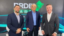 Marcelo Dutra, vice-presidente de acompanhamento de créditos do BRDE_ Eduardo Moreira, diretor financeiro do BRDE e Iomani Engellmann, presidente da ACATE. Foto: divulgação.