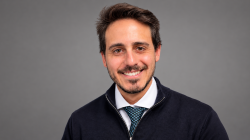 Retrato corporativo com sorriso acolhedor