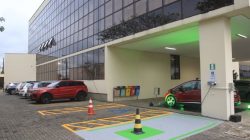 Vaga-publica-para-carregar-carro-elétrico-na-ACIJ