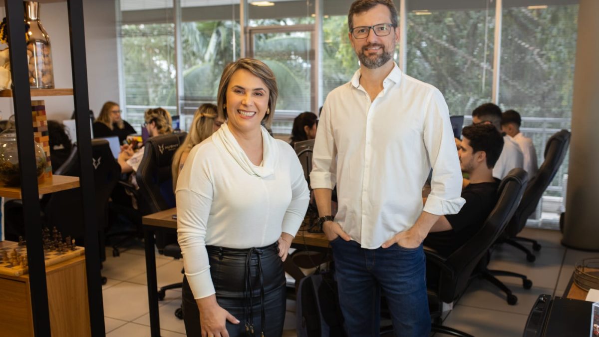 Adriana Bombassaro e Jean Ferrari, co-fundadores da startup. Foto: Mel Pacheco