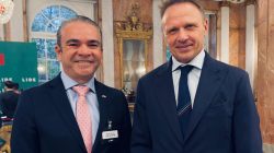 Delton Batista, Presidente Sistema LIDE Rio Grande do Sul e Santa Catarina, ao lado de Francesco Lollobrigida, Ministro da Agricultura, Soberania Alimentar e Florestas da Itália.